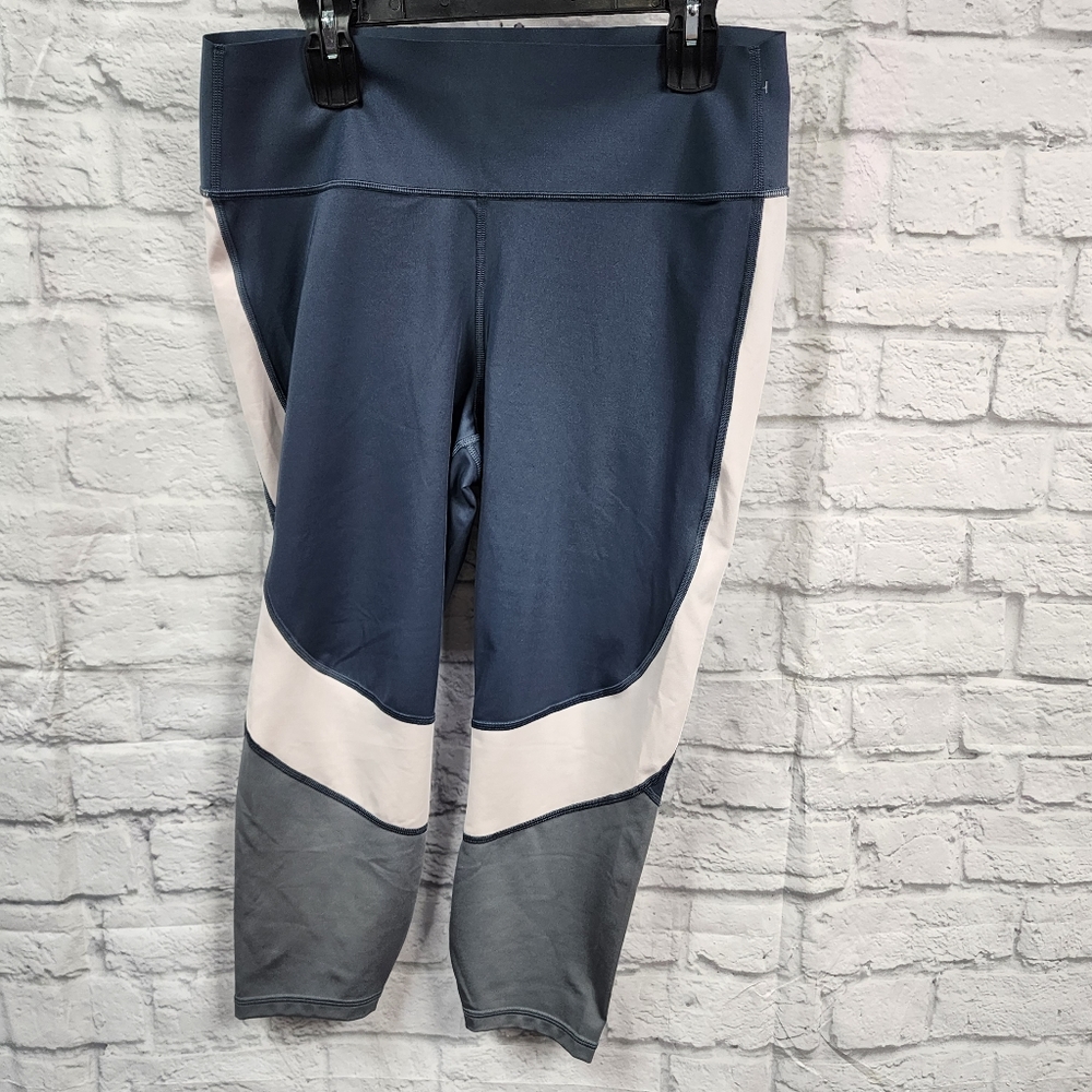 Gap Gapfit Sculpt Compression Colorblock Capri Le… - image 1